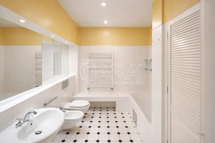 Pronájem bytu 4+1, Praha, Pařížská, 151 m2