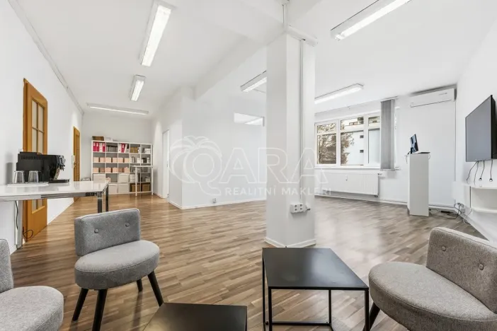 Pronájem kanceláře, Praha - Kobylisy, Nad Šutkou, 58 m2