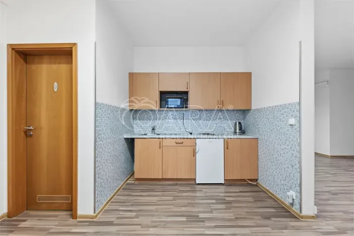 Pronájem kanceláře, Praha - Kobylisy, Nad Šutkou, 58 m2