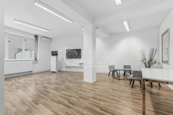 Pronájem kanceláře, Praha - Kobylisy, Nad Šutkou, 58 m2