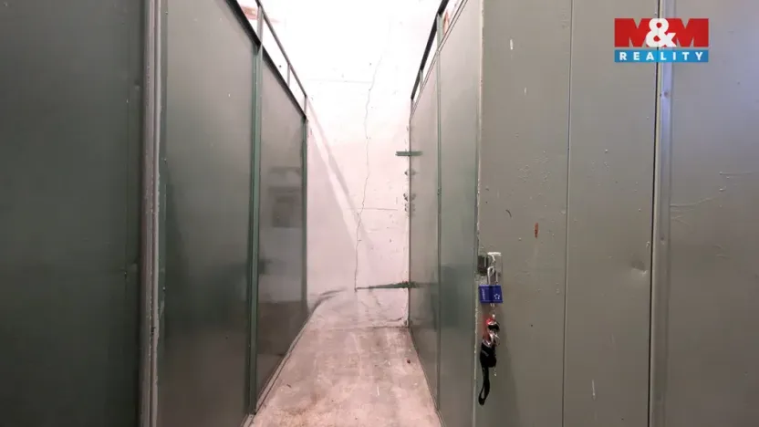 Pronájem bytu 1+kk, Praha - Troja, Svídnická, 28 m2