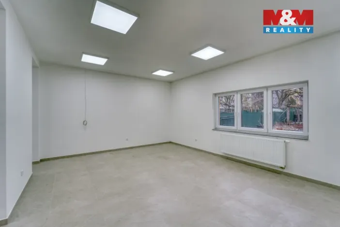 Pronájem obchodního prostoru, Plzeň - Doubravka, Zábělská, 107 m2