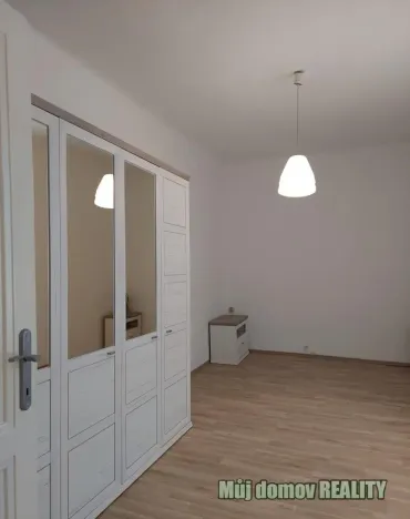Pronájem bytu 2+1, Praha - Žižkov, Žerotínova, 70 m2