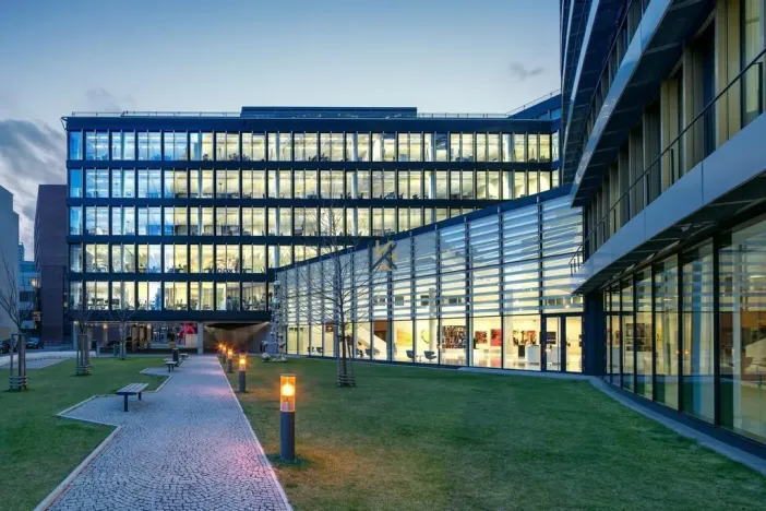 Pronájem kanceláře, Praha, Pikrtova, 351 m2