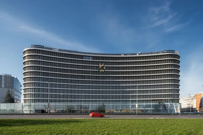 Pronájem kanceláře, Praha, Pikrtova, 351 m2