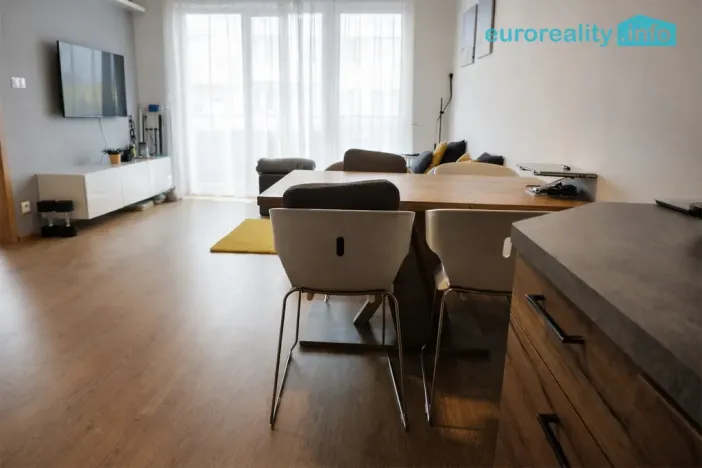 Pronájem bytu 2+kk, Praha, Toufarova, 53 m2