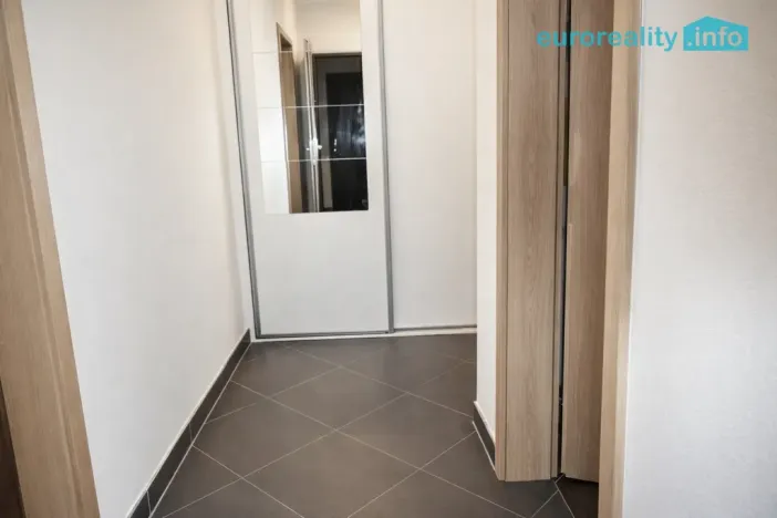Pronájem bytu 2+kk, Praha, Toufarova, 53 m2