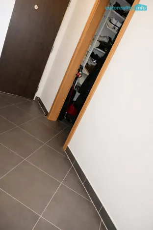 Pronájem bytu 2+kk, Praha, Toufarova, 53 m2