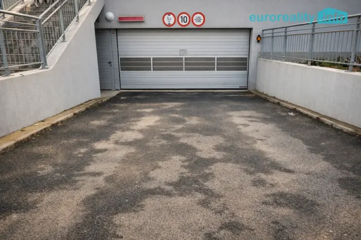 Pronájem bytu 2+kk, Praha, Toufarova, 53 m2