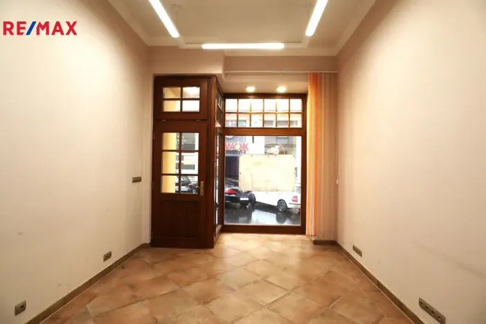 Pronájem obchodního prostoru, Karlovy Vary, Jugoslávská, 31 m2
