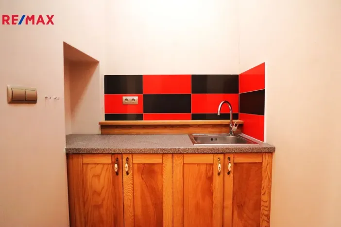 Pronájem obchodního prostoru, Karlovy Vary, Jugoslávská, 31 m2