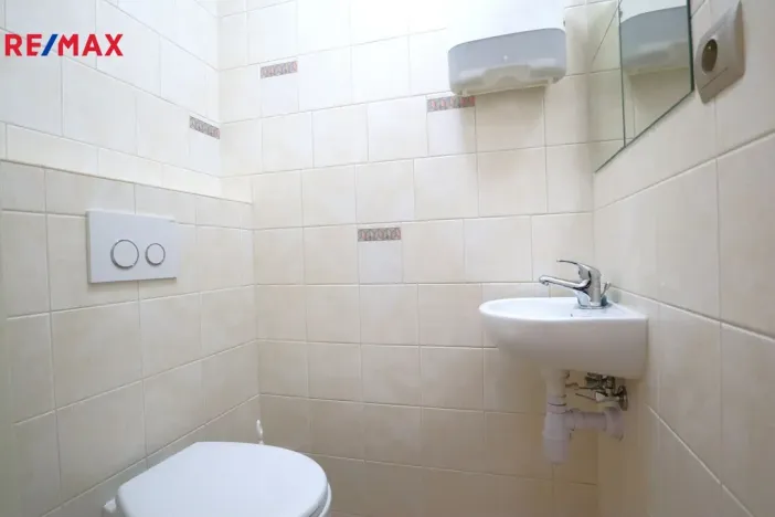 Pronájem obchodního prostoru, Karlovy Vary, Jugoslávská, 31 m2