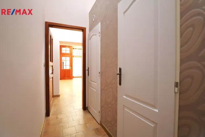 Pronájem obchodního prostoru, Karlovy Vary, Jugoslávská, 31 m2