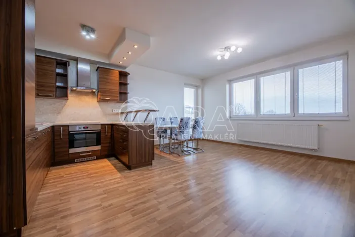 Pronájem bytu 2+kk, Praha - Zličín, Tvrdonická, 58 m2