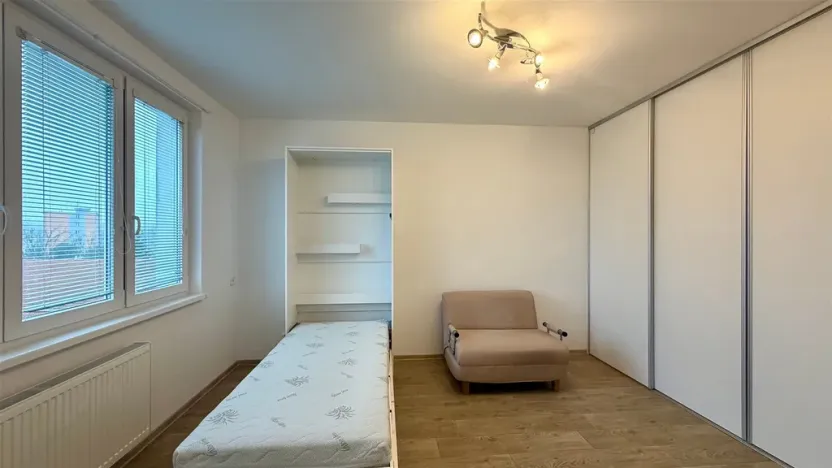 Prodej bytu 2+kk, Cheb, Lomená, 35 m2