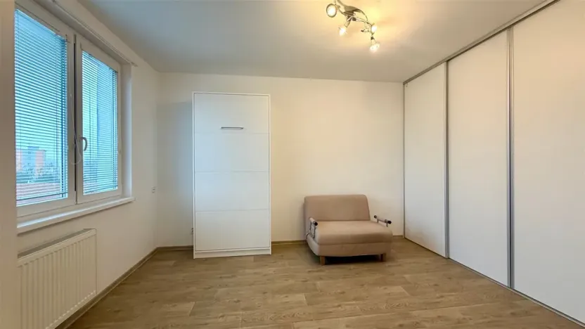 Prodej bytu 2+kk, Cheb, Lomená, 35 m2