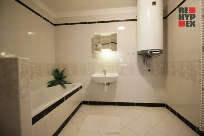 Prodej bytu 2+1, Liberec - Liberec XXXIII-Machnín, Rynoltická, 87 m2