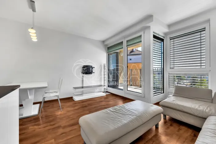 Pronájem bytu 3+kk, Praha - Vršovice, U Roháčových kasáren, 71 m2