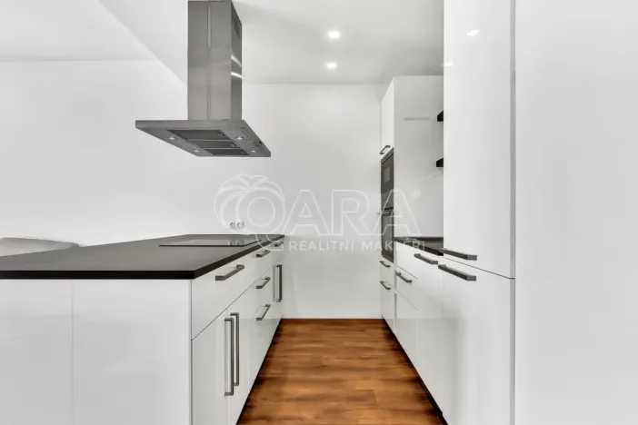 Pronájem bytu 3+kk, Praha - Vršovice, U Roháčových kasáren, 71 m2