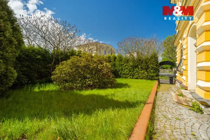 Prodej obchodního prostoru, Česká Kamenice, Lipová, 1225 m2