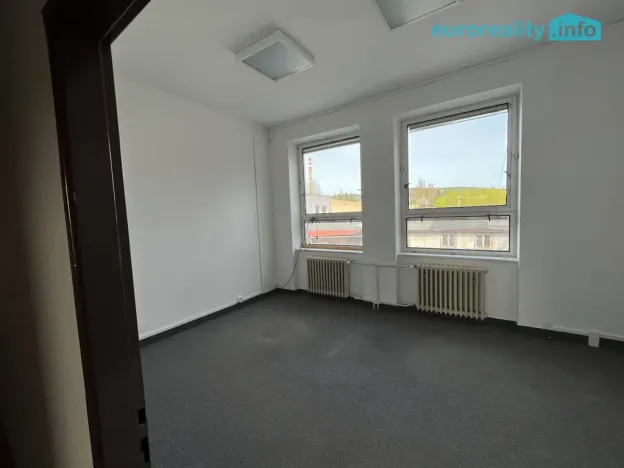 Pronájem kanceláře, Mariánské Lázně, třída Vítězství, 16 m2