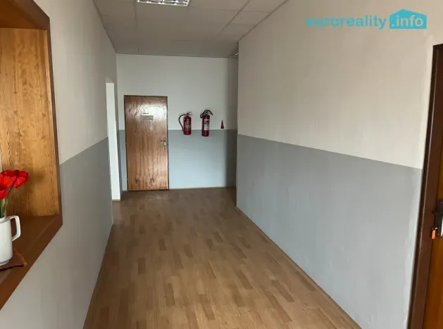 Pronájem kanceláře, Mariánské Lázně, třída Vítězství, 16 m2