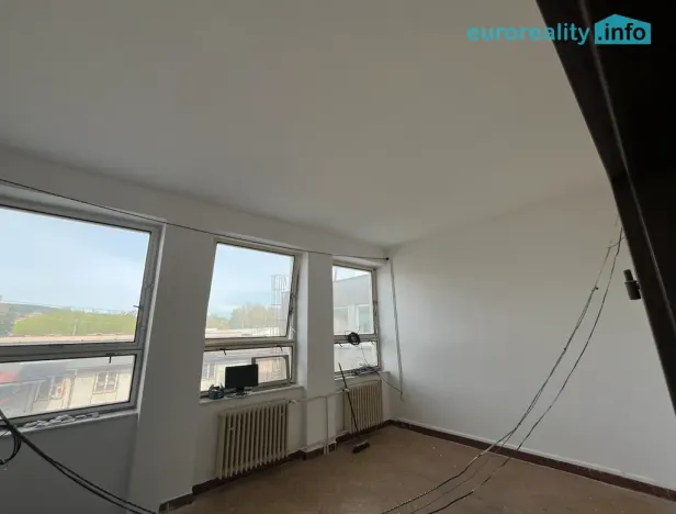 Pronájem kanceláře, Mariánské Lázně, třída Vítězství, 16 m2