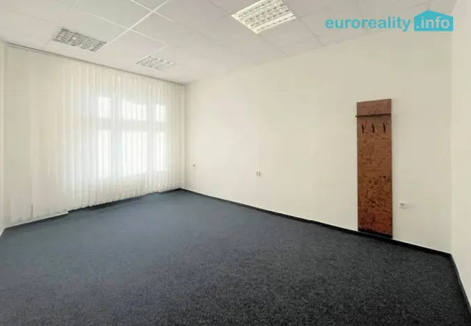 Pronájem kanceláře, Mariánské Lázně, třída Vítězství, 48 m2