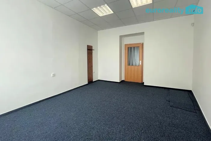 Pronájem kanceláře, Mariánské Lázně, třída Vítězství, 20 m2