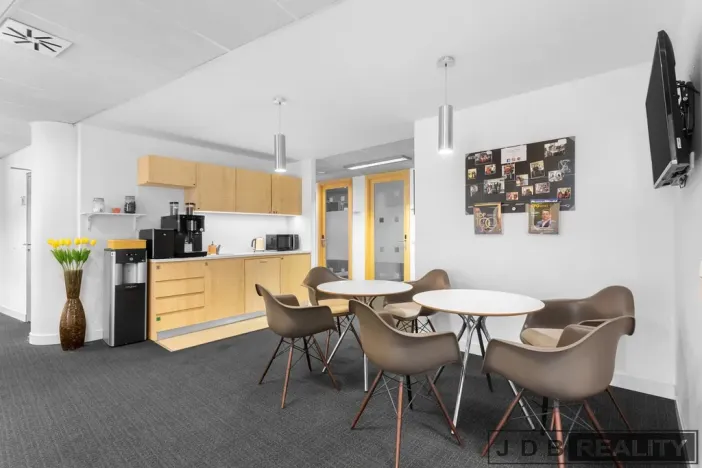 Pronájem kanceláře, Praha - Smíchov, Nádražní, 230 m2