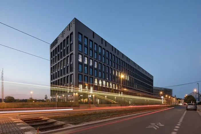 Pronájem kanceláře, Praha - Karlín, Sokolovská, 2150 m2