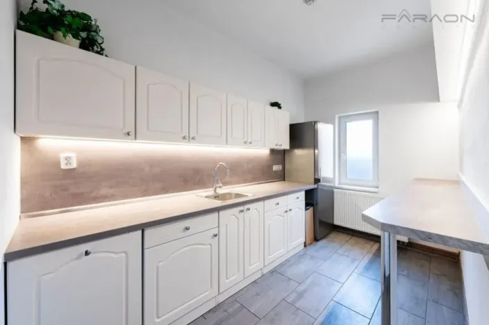 Pronájem kanceláře, Mladá Boleslav - Mladá Boleslav II, 450 m2