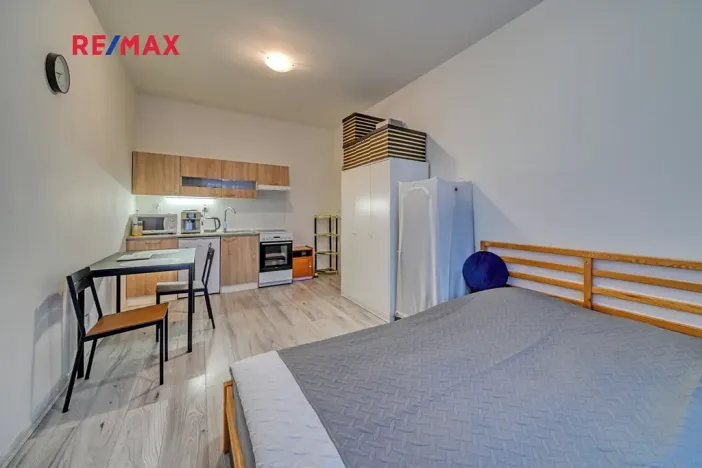 Pronájem bytu 1+kk, Milovice, Slepá, 25 m2