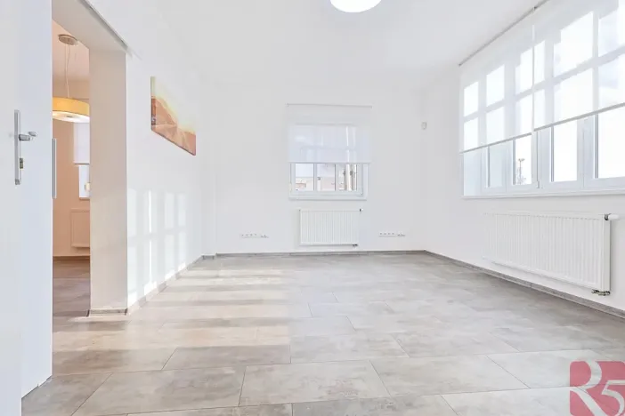 Pronájem bytu 4+1, Praha - Žižkov, Na Jarově, 63 m2