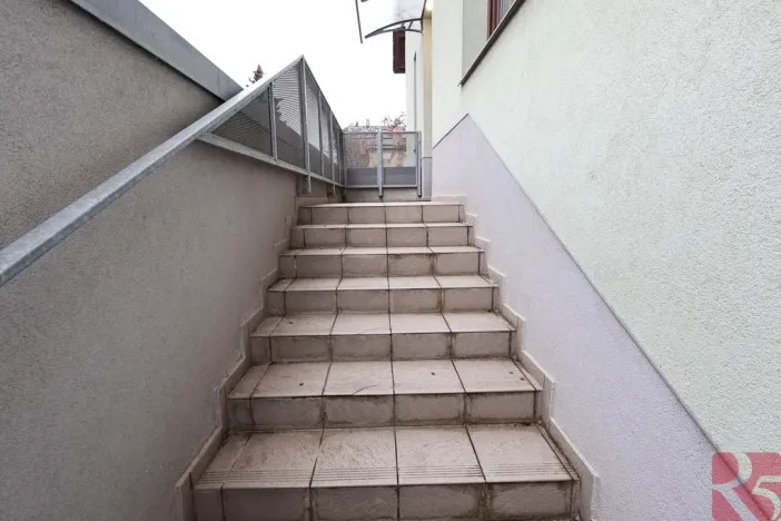 Pronájem bytu 4+1, Praha - Žižkov, Na Jarově, 63 m2