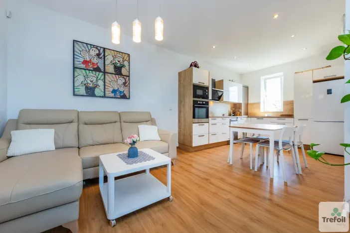 Prodej bytu 3+kk, Šestajovice, Komenského, 77 m2