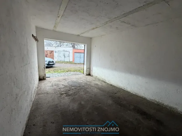Prodej garáže, Znojmo, Kuchařovická, 19 m2
