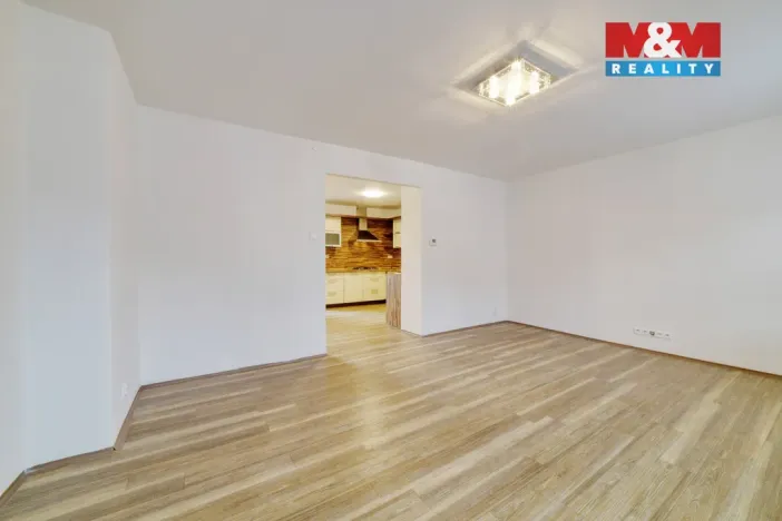 Prodej bytu 4+1, Cheb, Májová, 110 m2