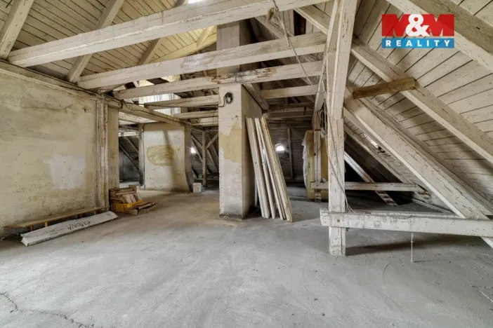 Prodej bytu 4+1, Cheb, Májová, 110 m2