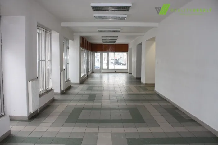 Pronájem obchodního prostoru, Hodonín, nám. 17. listopadu, 535 m2