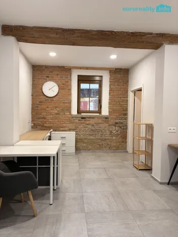 Pronájem kanceláře, Mariánské Lázně, Máchova, 25 m2