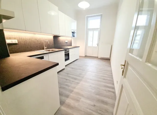 Pronájem bytu 3+1, Praha - Holešovice, Komunardů, 85 m2