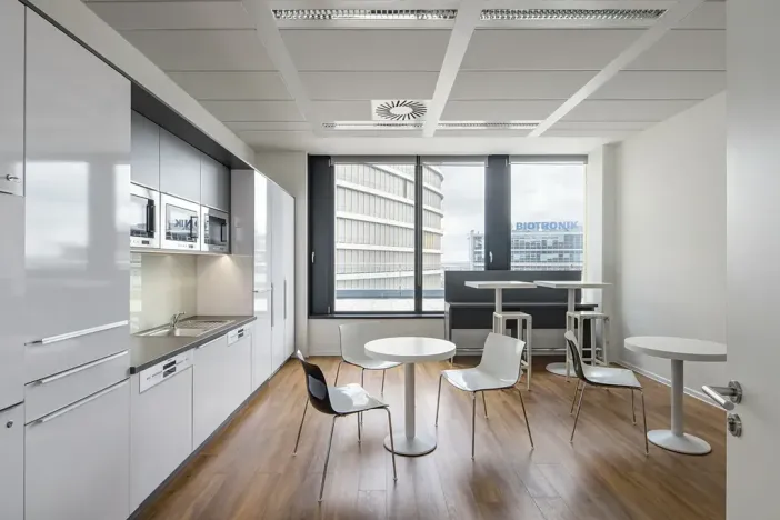 Pronájem kanceláře, Praha - Nusle, Pikrtova, 2020 m2