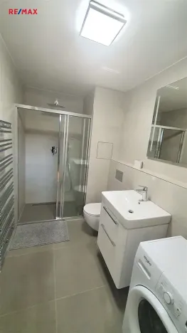 Pronájem bytu 1+kk, Praha - Smíchov, Na Valentince, 30 m2