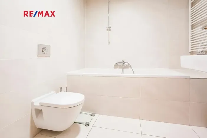 Prodej bytu 1+kk, Praha - Žižkov, Ke kapslovně, 38 m2