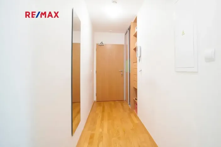 Prodej bytu 1+kk, Praha - Žižkov, Ke kapslovně, 38 m2