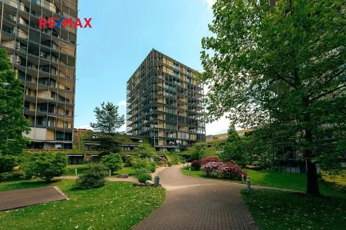 Prodej bytu 1+kk, Praha - Žižkov, Ke kapslovně, 38 m2