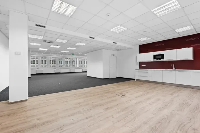 Pronájem kanceláře, Praha - Karlín, Sokolovská, 342 m2