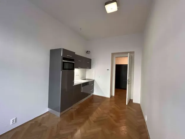 Pronájem bytu 1+kk, Praha - Bubeneč, Korunovační, 28 m2
