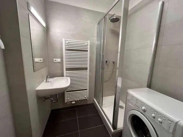 Pronájem bytu 1+kk, Praha - Bubeneč, Korunovační, 28 m2